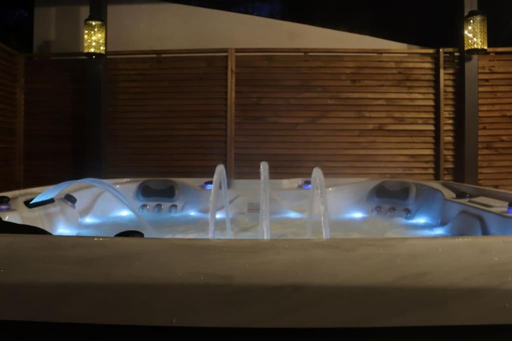 Spa & Serenite, Aux Portes De Disney Et De Paris Villiers-sur-Morin エクステリア 写真